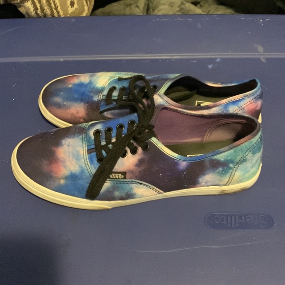 Womens Size 8 Vans Shoes - Picture 2 of 3